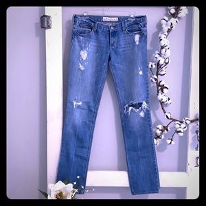 🎉Host Pick🎉 Hollister Distressed Jeans (7L)